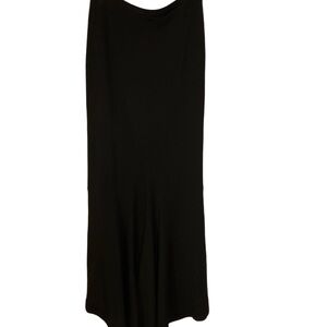 Isabel DePedro black skirt size 8 wool, Lana blend. Size 8 and dry cleaned.